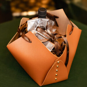 Lawrence Corbeille gourmande en cuir Dattes et chocolat Noel 2025