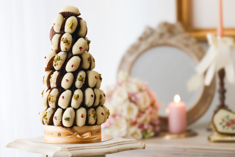 Tour de Dattes Chocolat Blanc Pistaches Pâte de Rose