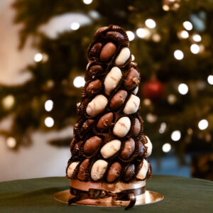 Lawrence Tour de dattes chocolatées centre de table Noel 2025