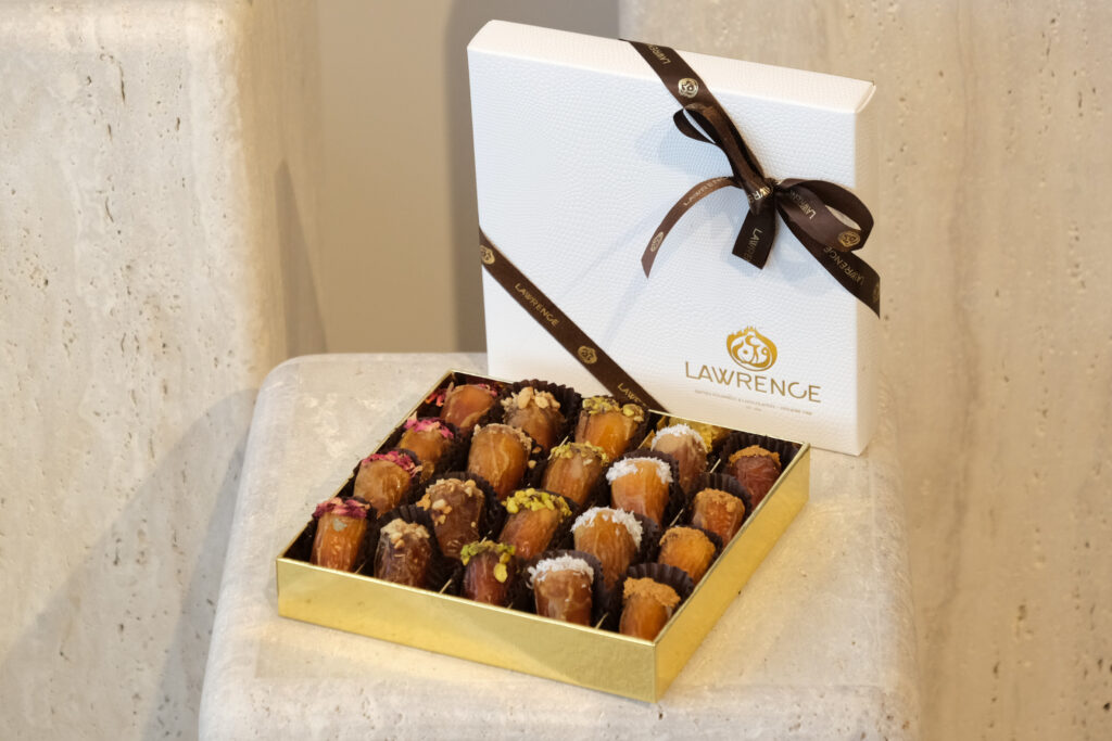 Grand écrin dattes fourrées - lawrencedattes.com